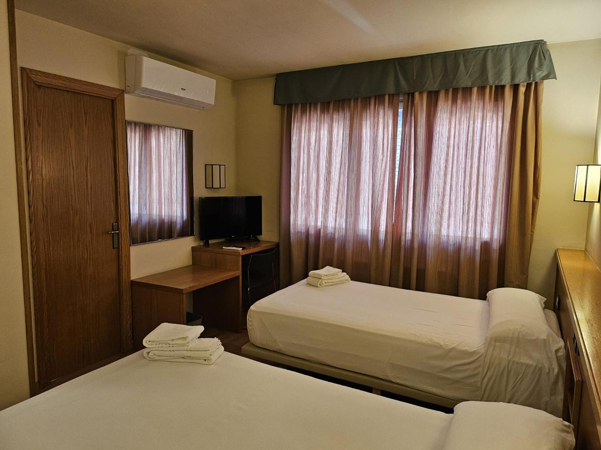 Hotel Estel Berga Extérieur photo