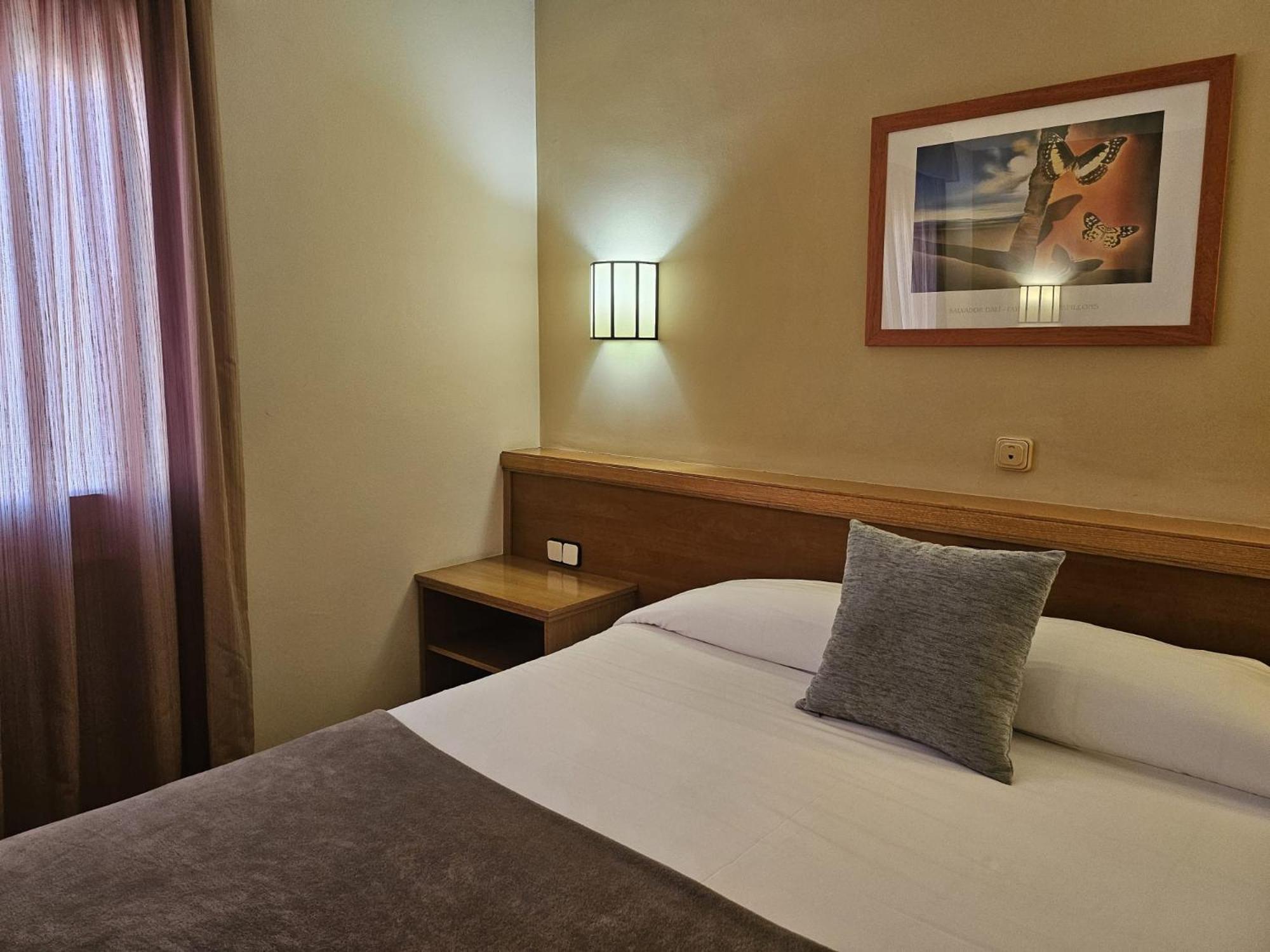Hotel Estel Berga Extérieur photo